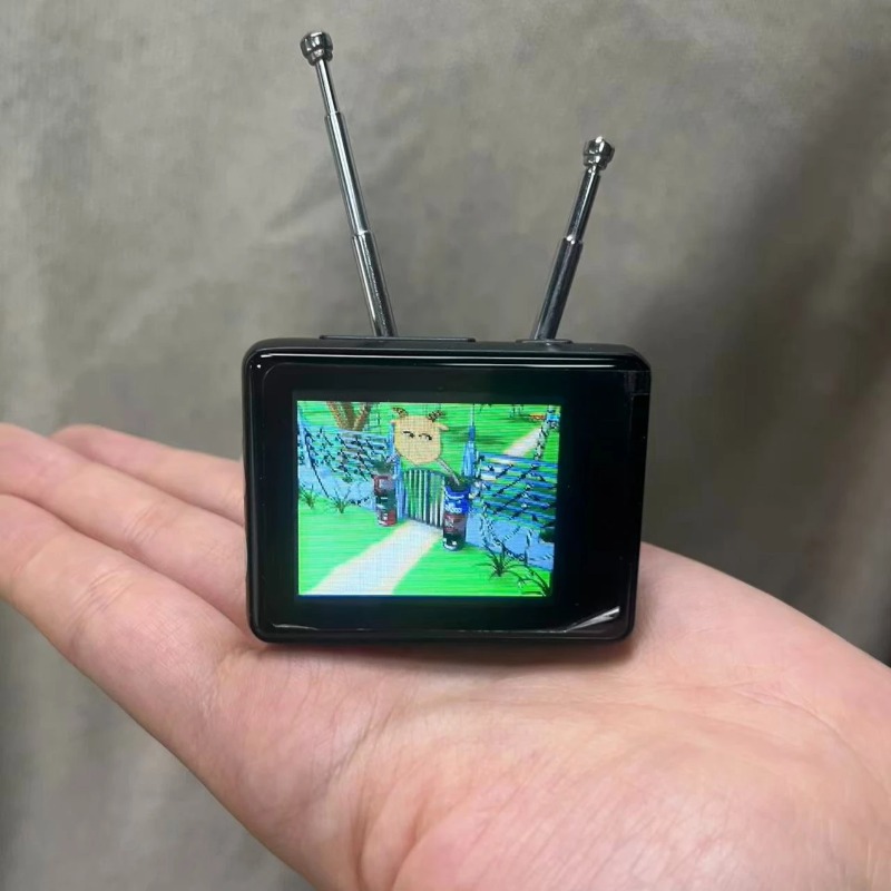 Kleurrijk touchscreen miniatuu - Retro Gaming Tv recensie en prijs